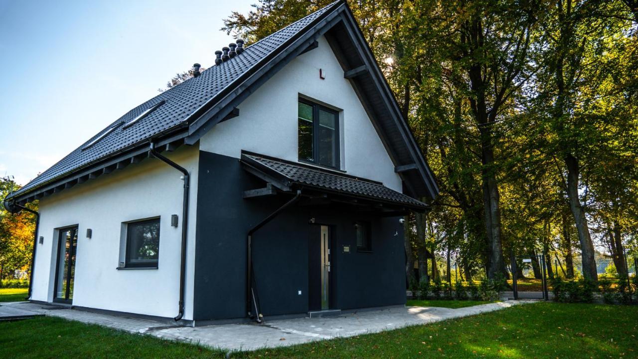 Domowy Zakatek Villa Tuchom Exteriör bild